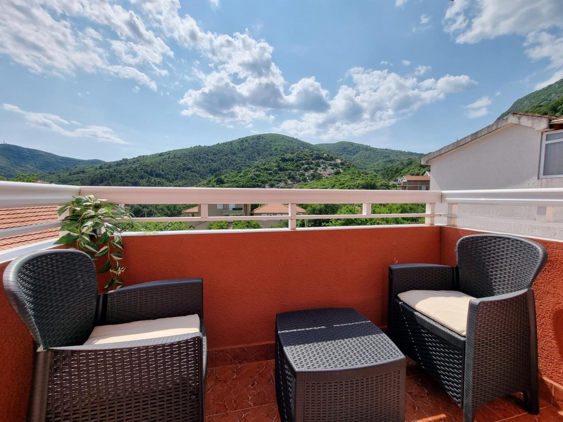 Dom M Apartments Budva Luaran gambar