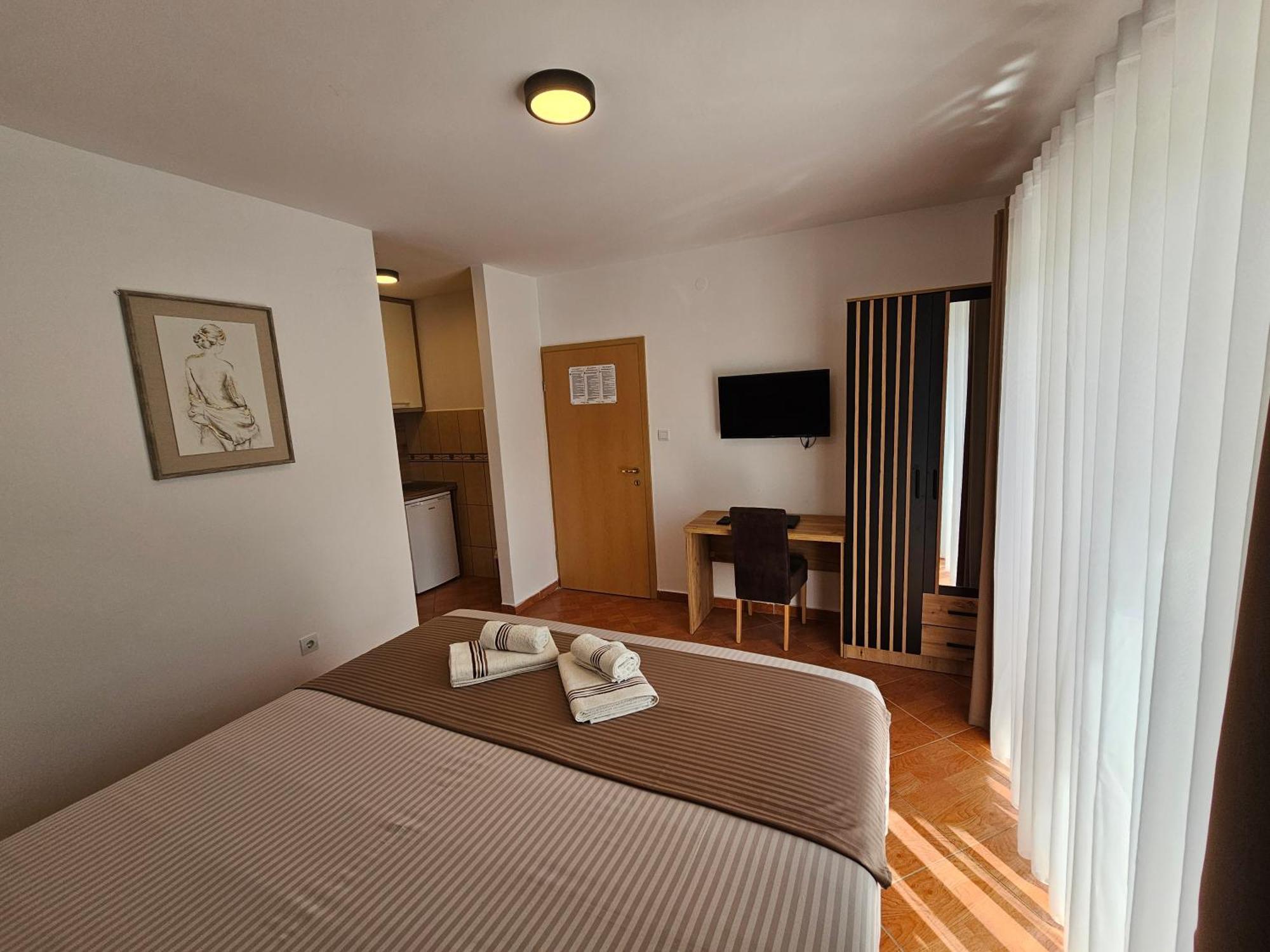 Dom M Apartments Budva Luaran gambar