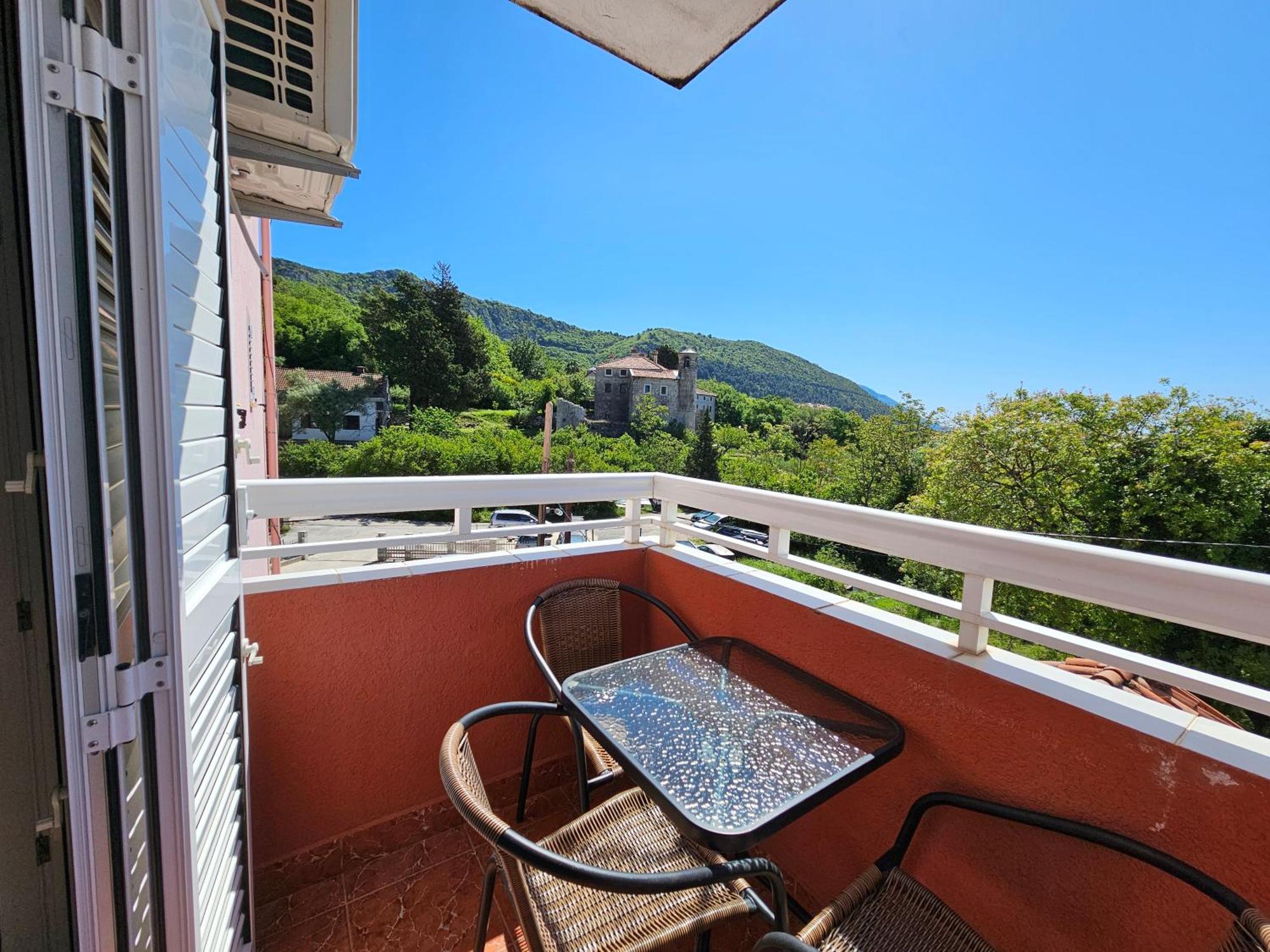 Dom M Apartments Budva Luaran gambar