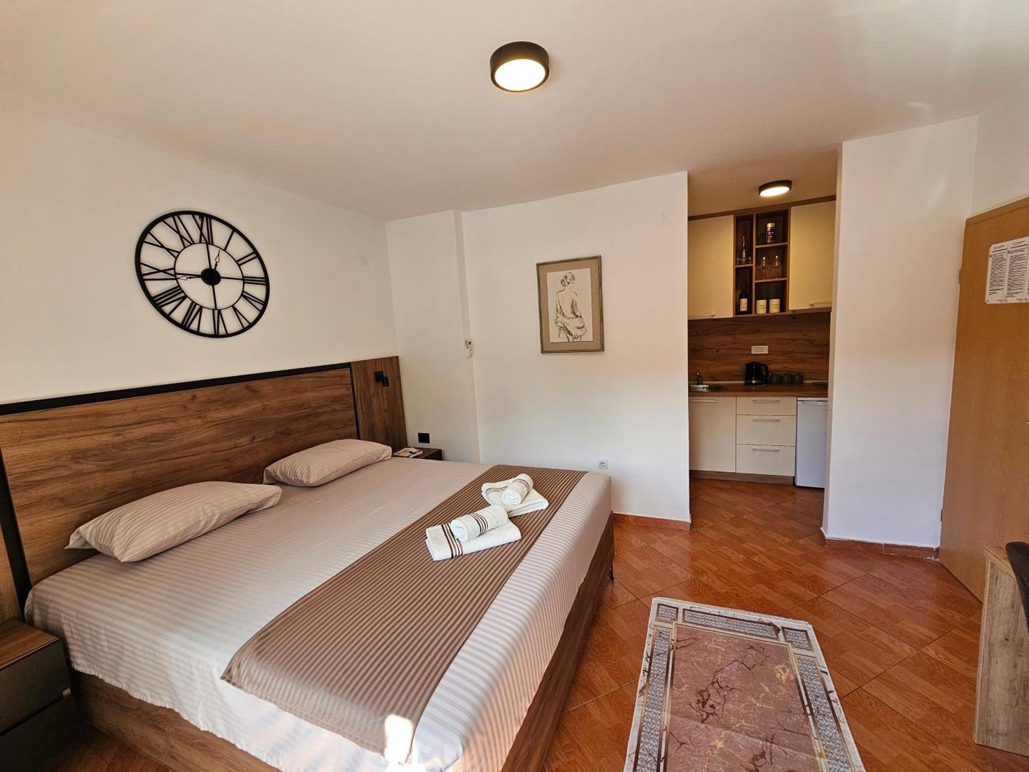 Dom M Apartments Budva Luaran gambar